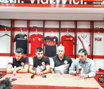 מתכוננים לעונה הבאה. מימין לשמאל: פרקש, עייש, אזולאי וטרבלסי (מדיה אדומים)