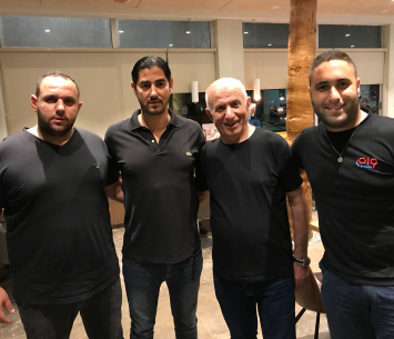 פאיד חסון יחד עם הנהלת גלבוע