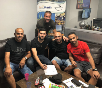 פלזנטל במעמד החתימה