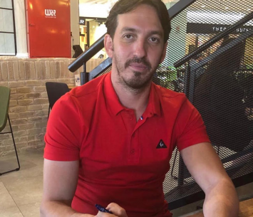 ברקוביץ' במעמד החתימה (איסטגרם)