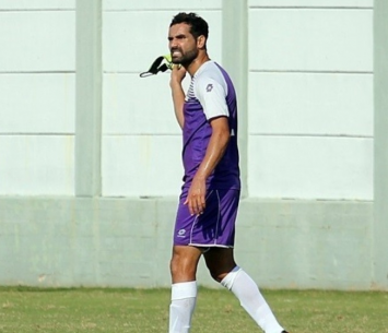 מחכה לכסף שלו. אביב חדד (לירן דורף)