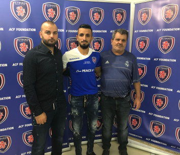 בדיר במעמד החתימה