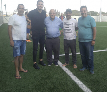 דואני במעמד החתימה