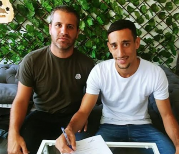 בוארון במעמד החתימה