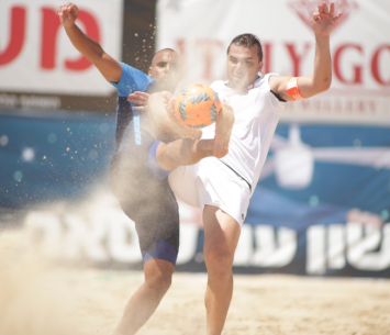 קירטבה חלוצה של חדרה במאבק על הכדור (סטראבו)