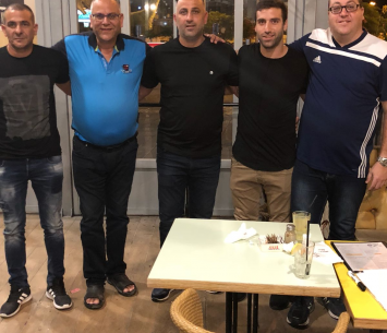 אסף חקאק במעמד החתימה(מכבי שעריים)