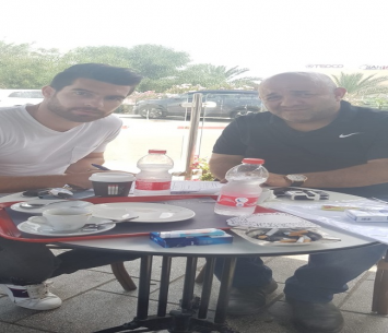 לוי במעמד החתימה