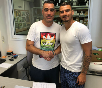 אסולין במעמד החתימה