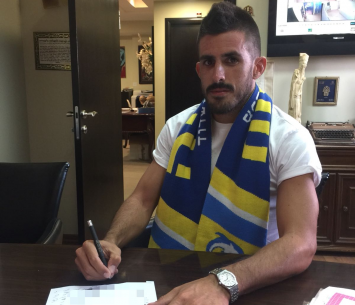 עובדיה במעמד החתימה