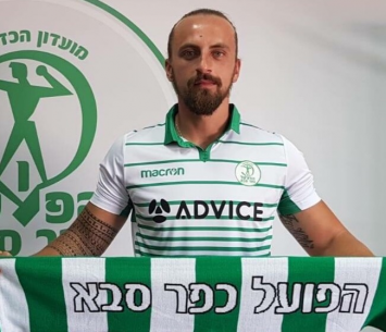 ברקמן במעמד החתימה