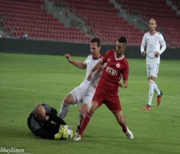 עוד עונה הסתיימה לה (שי סימון)