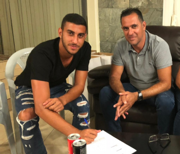 צברי במעמד החתימה