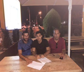 לואיסה במעמד החתימה