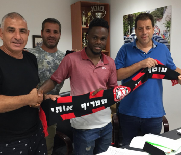 ג'ורג' במעמד החתימה