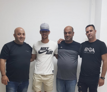 אלימלך במעמד החתימה