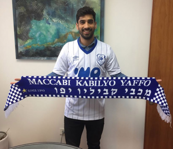 ארז במעמד החתימה