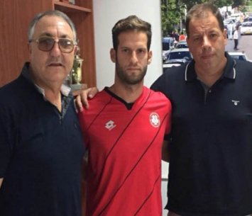 אוסטווינד במעמד החתימה (הפועל ר