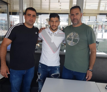 השחקן במעמד החתימה