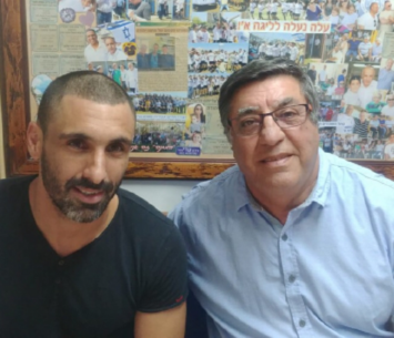 במעמד החתימה במחנה? כהן עם בטאט