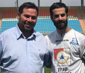 כהן במעמד החתימה