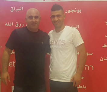 החתמת ענק. אבו רביע במעמד החתימה