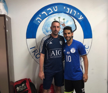 שלומי מראד במעמד החתימה