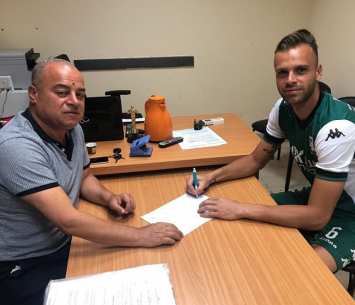 זועבי ואחמד חילו במעמד החתימה