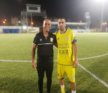 בן חיים עם מאמנו (אביחי דלאל)