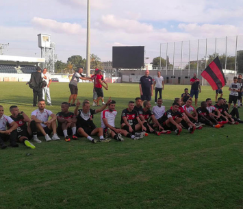 שחקני אשדוד חוגגים בסיום המשחק (אביחי דלאל)