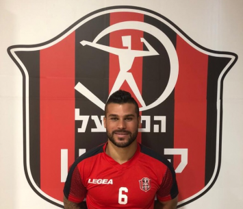 מויאל במעמד החתימה