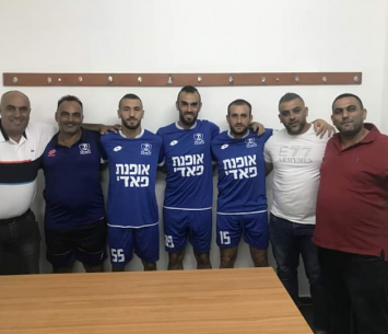 שלושה שחקנים חדשים במעמד החתימה