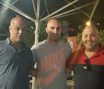 מישאלוף במעמד החתימה