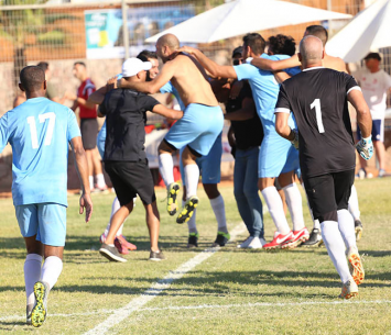 שחקני חברת חשמל חוגגים