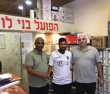 כיוואן במעמד החתימה