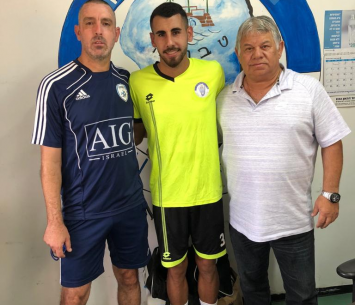 הילל במעמד החתמה