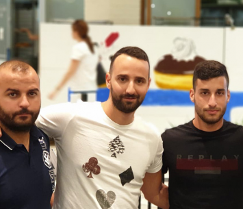 גונן במעמד החתימה