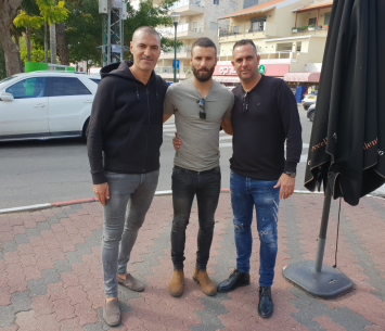 נאג'ר במעמד החתימה