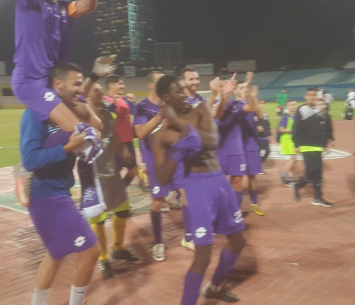 שחקני הכח חוגגים בסיום (שלומי והבה)