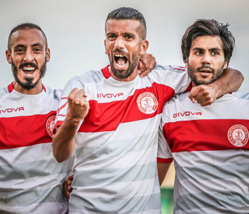 הוסיף לקבוצה. עבאס (במרכז) (וואסים מוואסי)