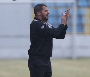 עומר פרץ מאמן הקבוצה (payperlens)