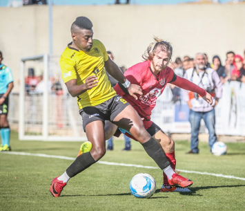 בן בנימין ואסף גובזה במאבק על הכדור (וואסים מוואסי)