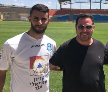 אגא וסוכנו עידו קרן