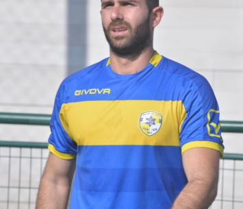 מתכוון להגיש תלונה במשטרה. הרשקוביץ (חסדאי כהן)