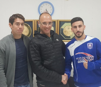 ויצמן במעמד החתימה