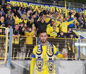 פתיחה ענקית שלו. אזברגה (חן לייבה)