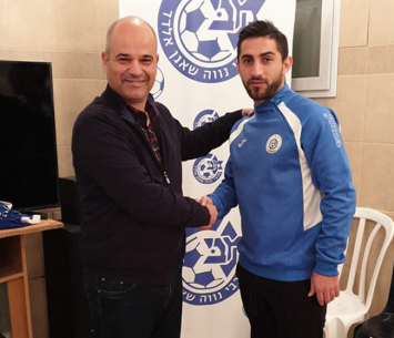 כהן במעמד החתימה (דוברות נו