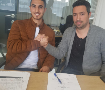 מחמיד במעמד החתימה