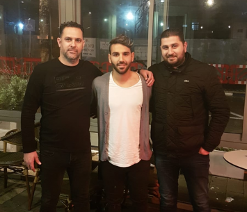 מראד במעמד החתימה