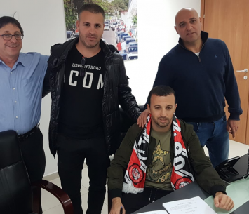 בן זקן במעמד החתימה