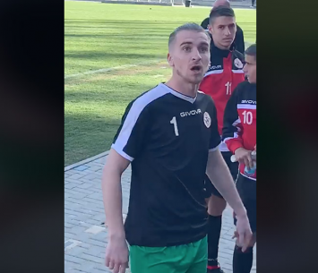 שחקנה של אשדוד שירק על הקהל